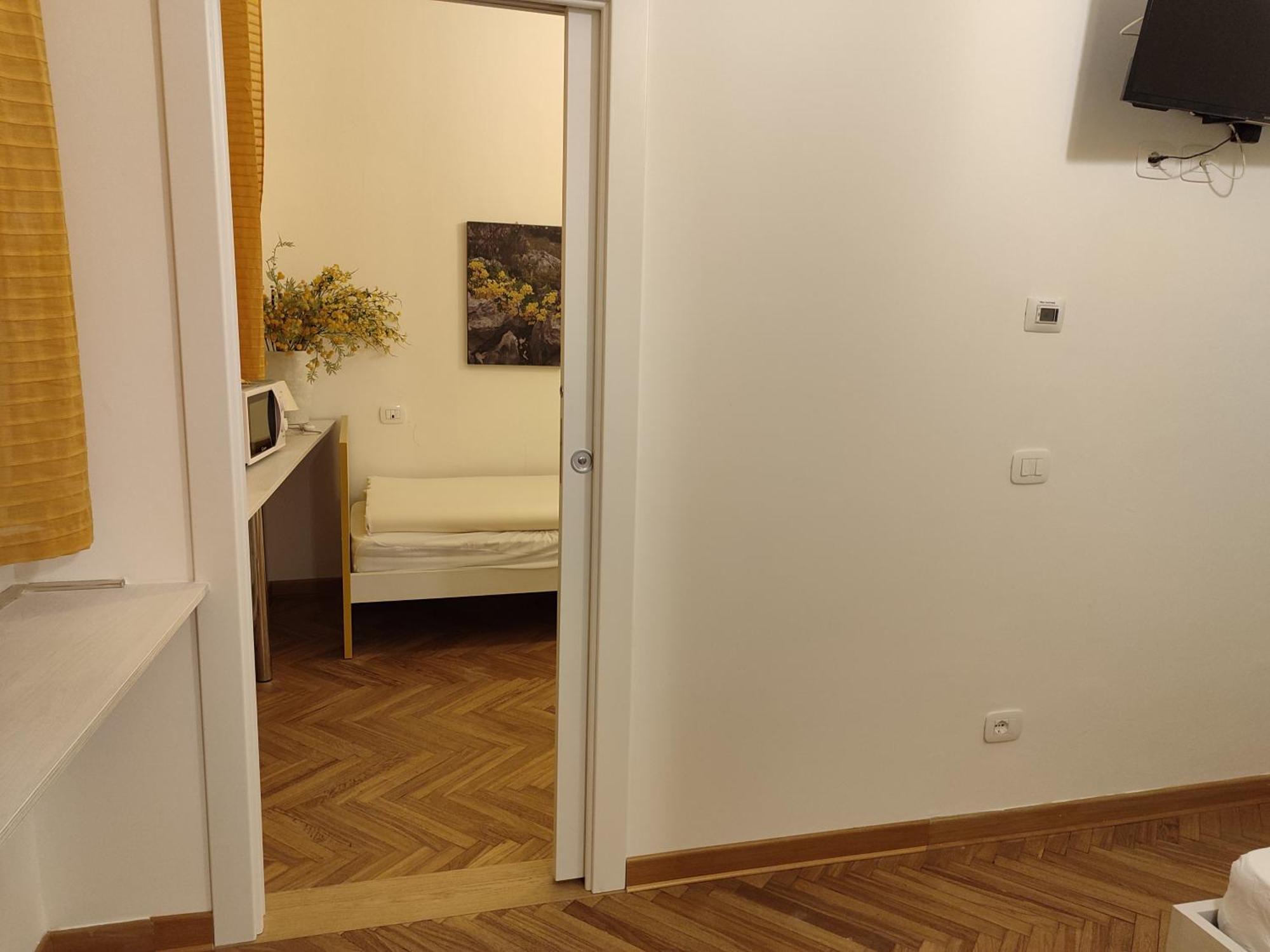 Trieste Center Rooms & Apartments - Fiori Di Trieste Luaran gambar