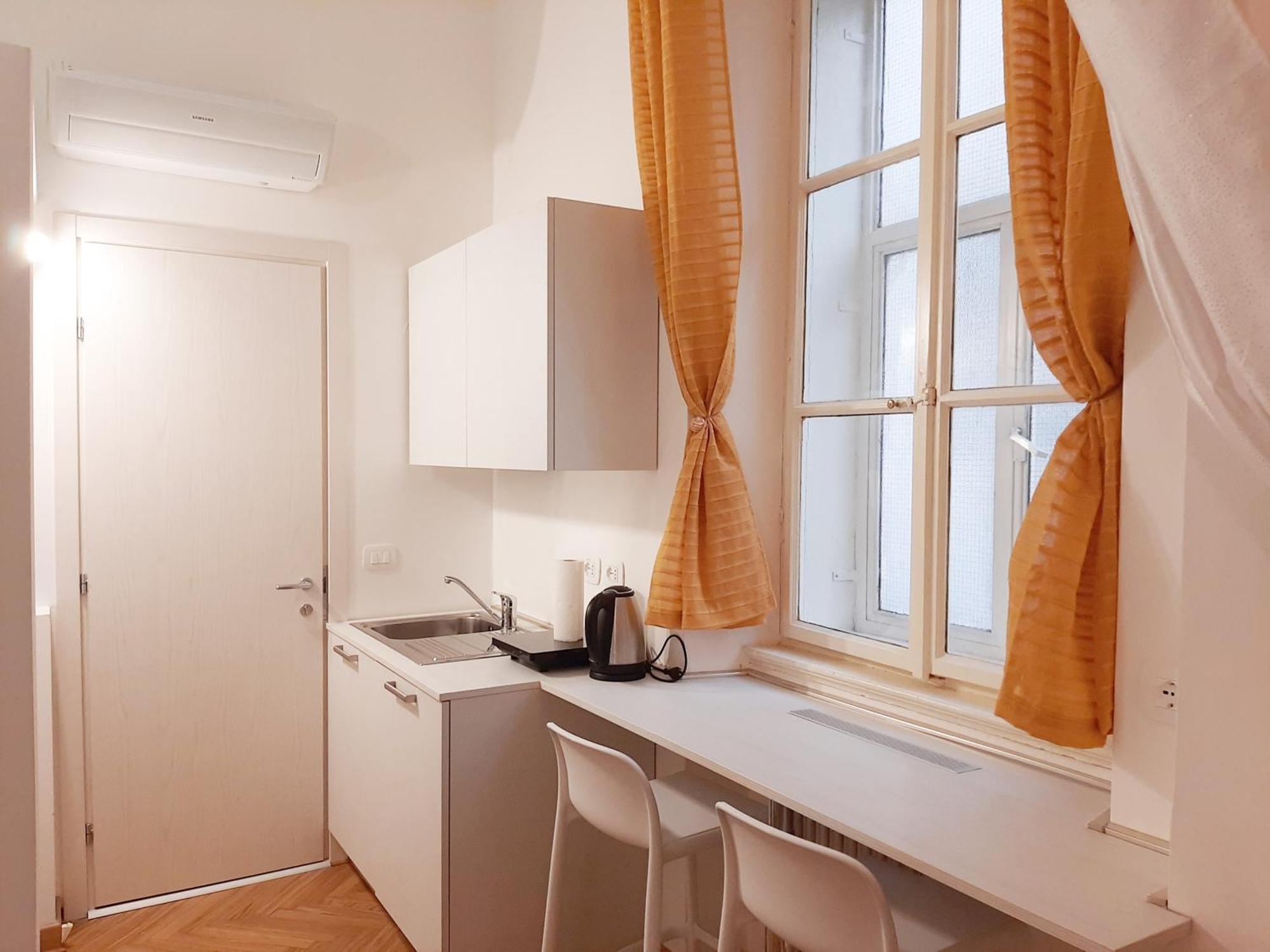 Trieste Center Rooms & Apartments - Fiori Di Trieste Luaran gambar