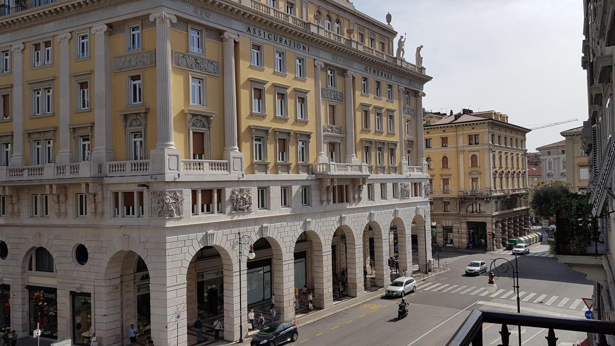Trieste Center Rooms & Apartments - Fiori Di Trieste Luaran gambar